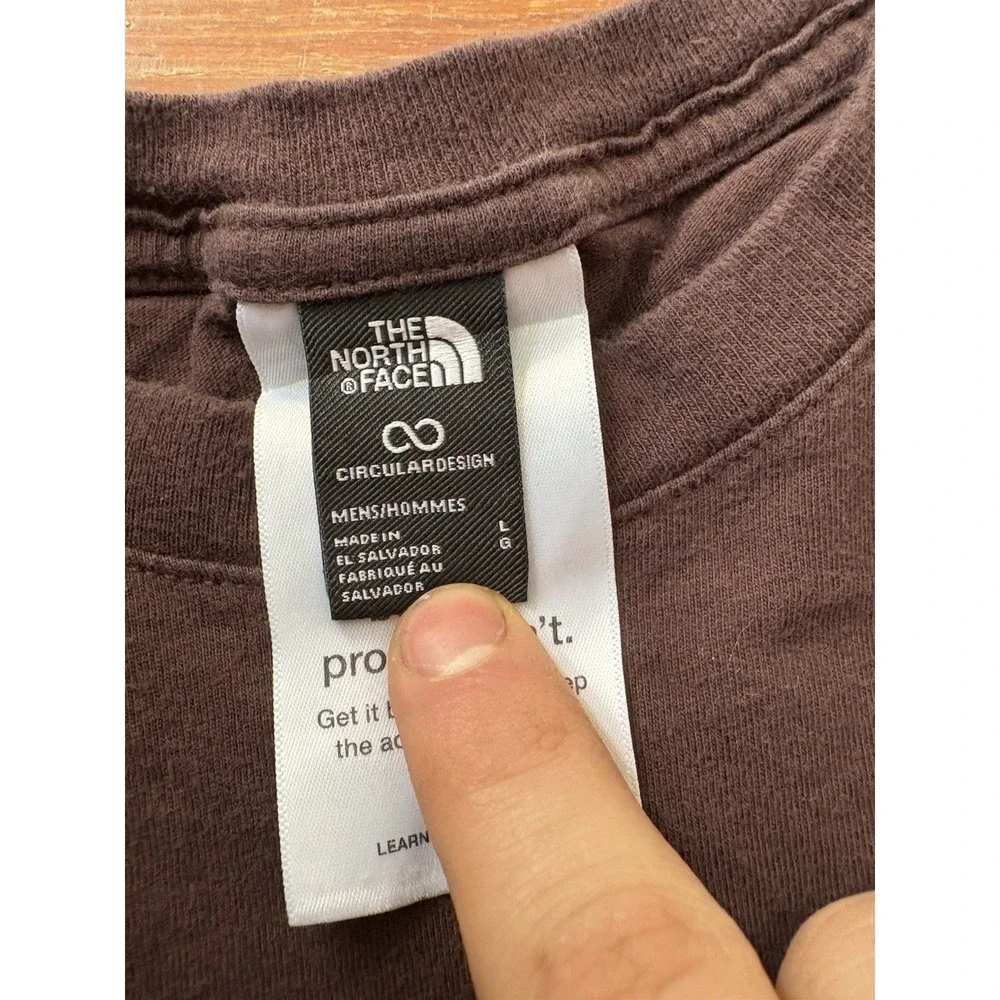 The North Face Graphic T-Shirt Men's Large‎ Brown Circular Design Crew Neck